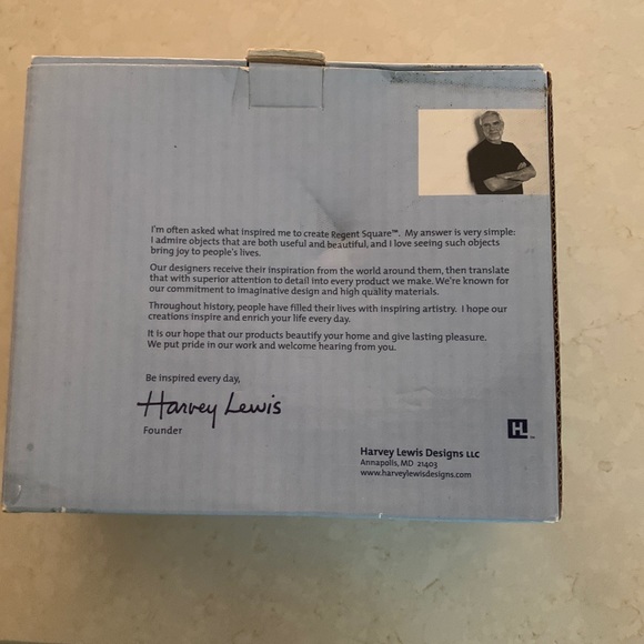 Regent Square Gift Set with Swarovski crystals - Photo frame & Perfume bottle - Picture 3 of 4